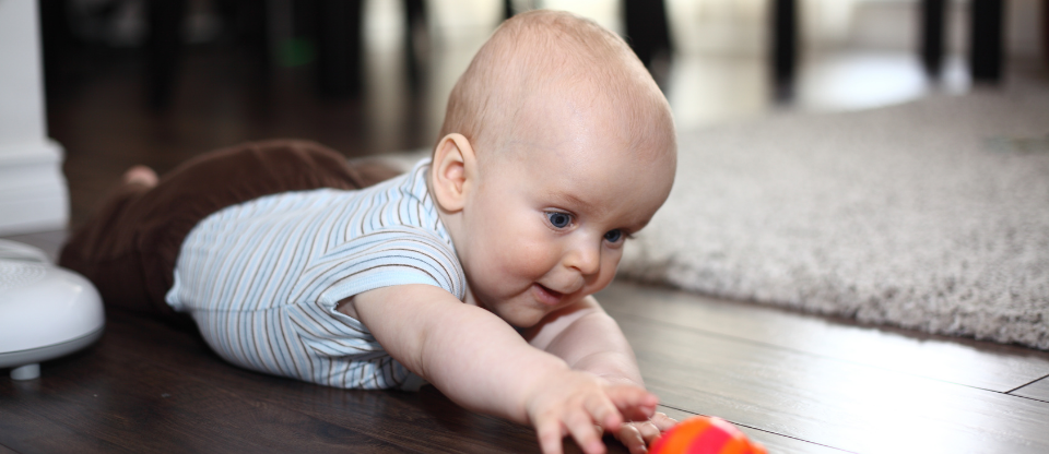 Baby crawling online at 2 months